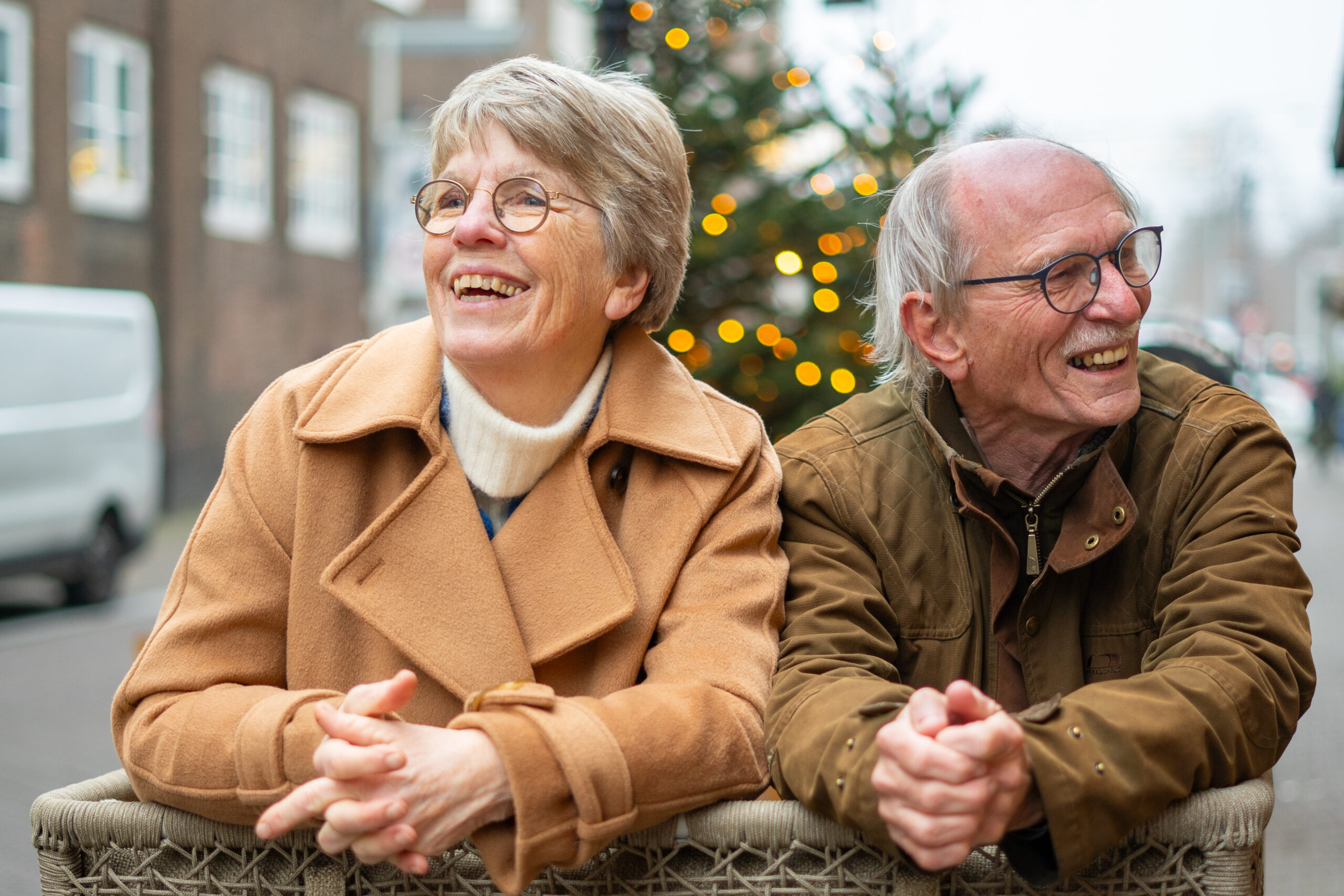 man vrouw lachen loveshoot couplesshoot jubileum beeldgeluk fotografie